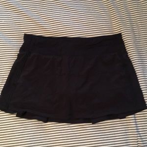 Women’s Lululemon size 8 black skirt